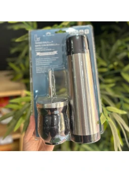 Kit matero pequeño negro con termo, mate y bombilla: compacto y práctico.