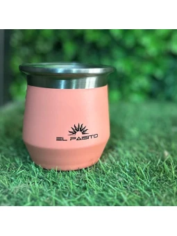 Mate camionero de acero inoxidable color coral: diseño moderno y funcional para disfrutar tu mate con estilo.
