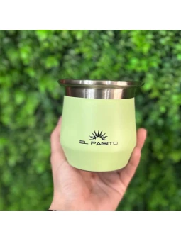 Mate camionero de acero inoxidable verde: diseño moderno y funcional para disfrutar tu mate con estilo.