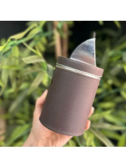 Yerbera metal forrada de 12,5 cm: conserva la yerba fresca y lista para tu mate.