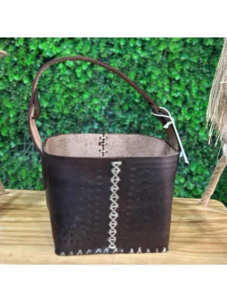 Canasta de suela para set matero, con costura artesanal y base firme.