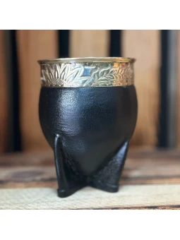 Mate imperial de calabaza natural con virola artesanal – una pieza tradicional y elegante, ideal para compartir.