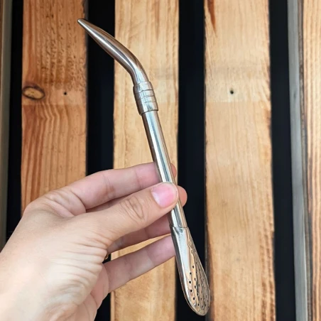 Stainless steel mate straw Paisito 19cm with decorative ring—elegant and functional for mate lovers.